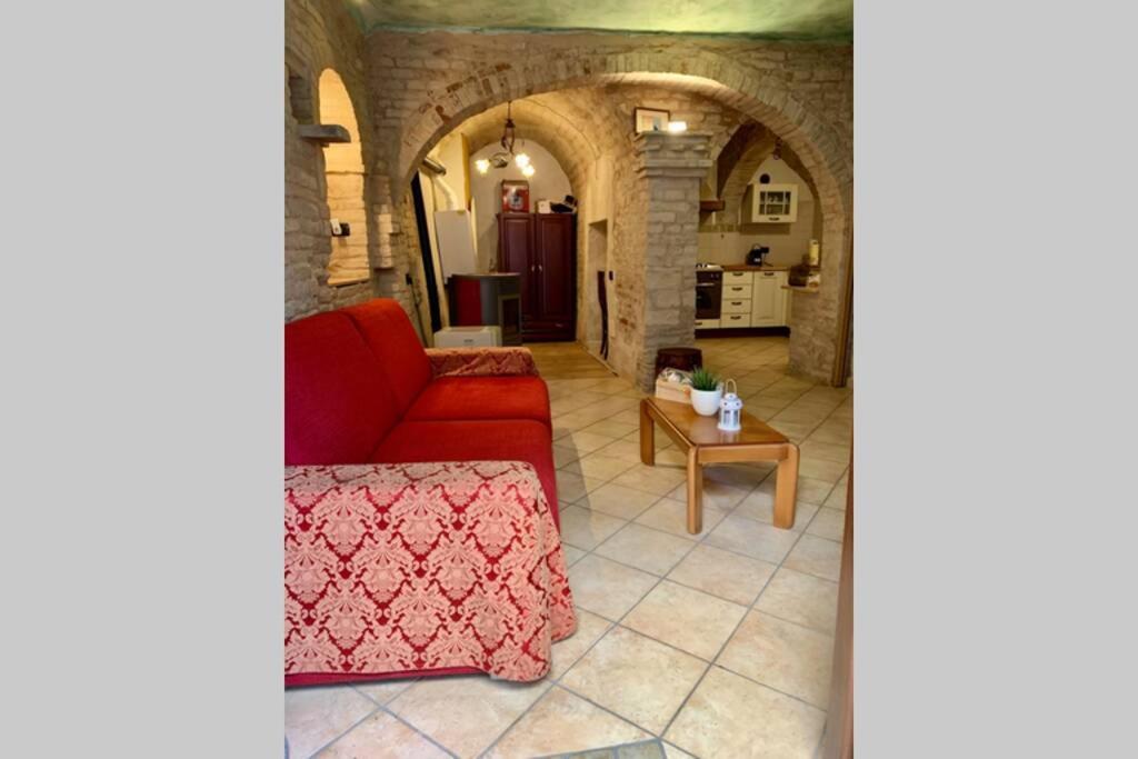 La Grotta - Casa Con Grotta Sotterranea Apartment Monterubbiano Exterior photo